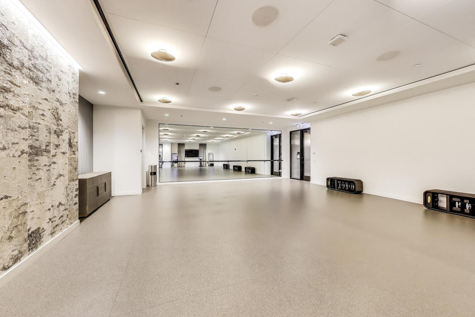 211 N Hbr Dr #TH01 Chicago, IL 60601