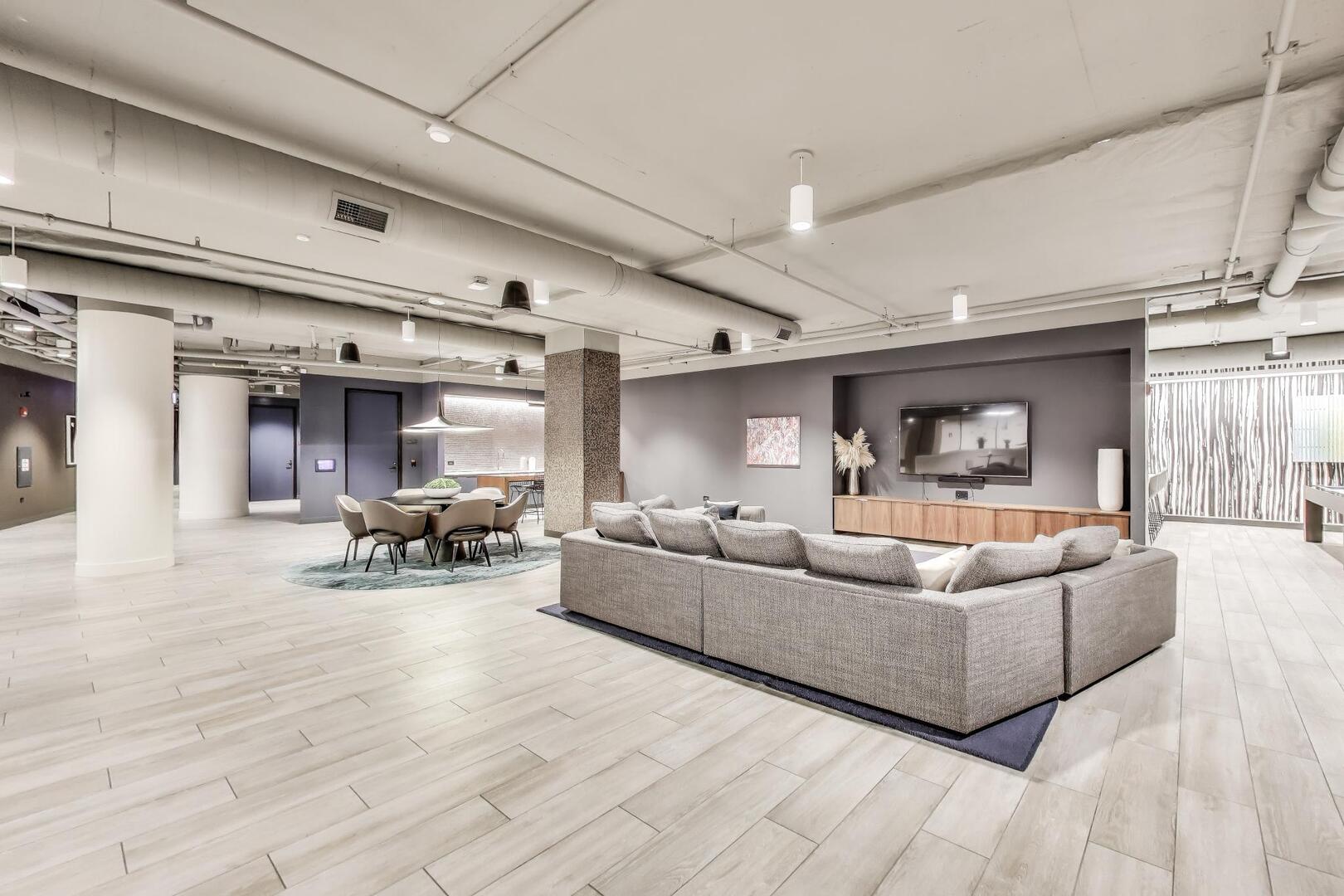 211 N Hbr Dr #TH01 Chicago, IL 60601