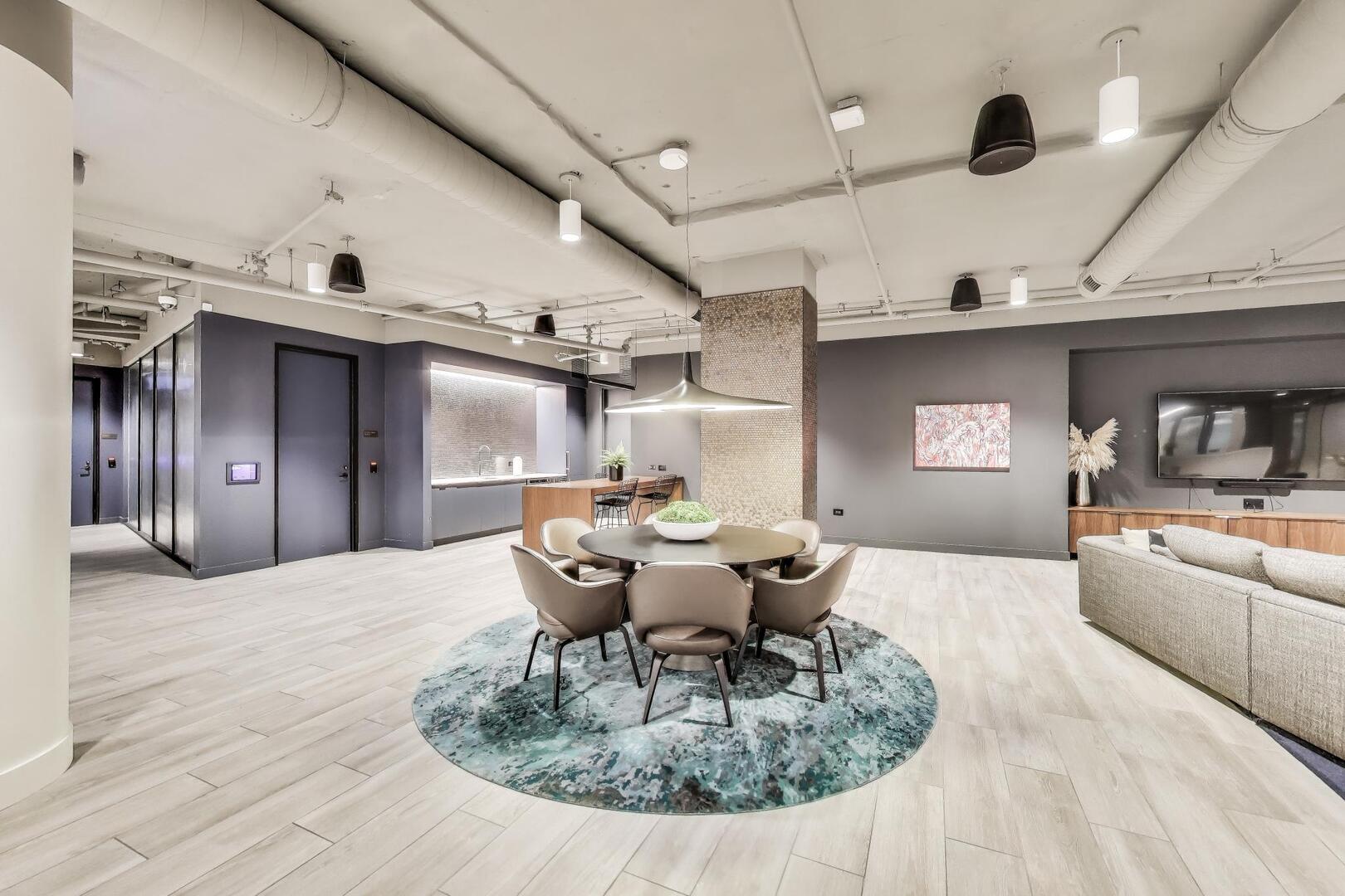 211 N Hbr Dr #TH01 Chicago, IL 60601