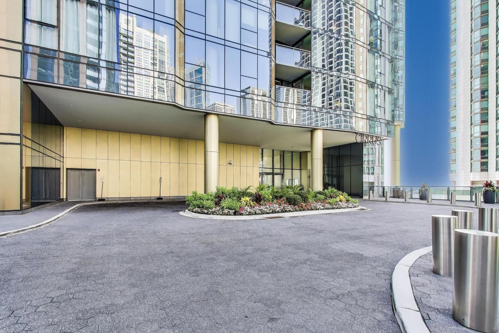 211 N Hbr Dr #TH01 Chicago, IL 60601