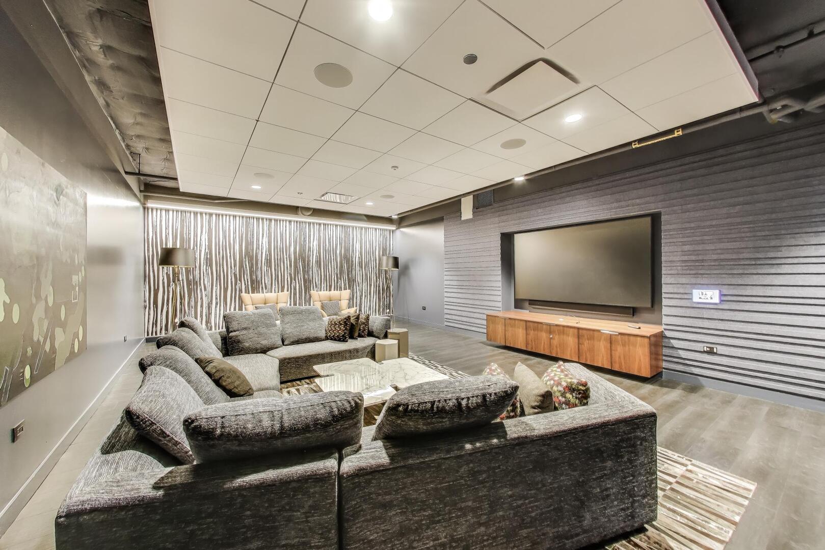 211 N Hbr Dr #TH01 Chicago, IL 60601