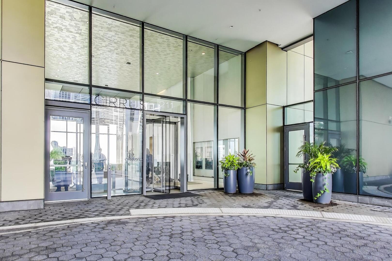 211 N Hbr Dr #TH01 Chicago, IL 60601