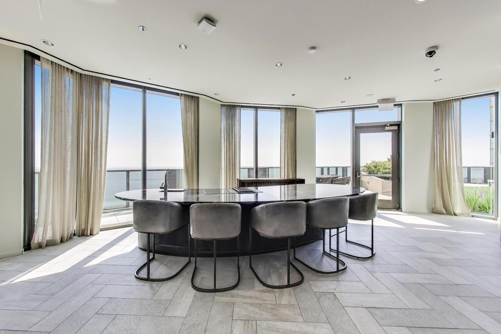 211 N Hbr Dr #TH01 Chicago, IL 60601