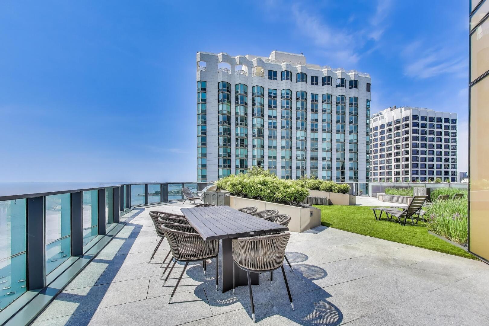 211 N Hbr Dr #TH01 Chicago, IL 60601