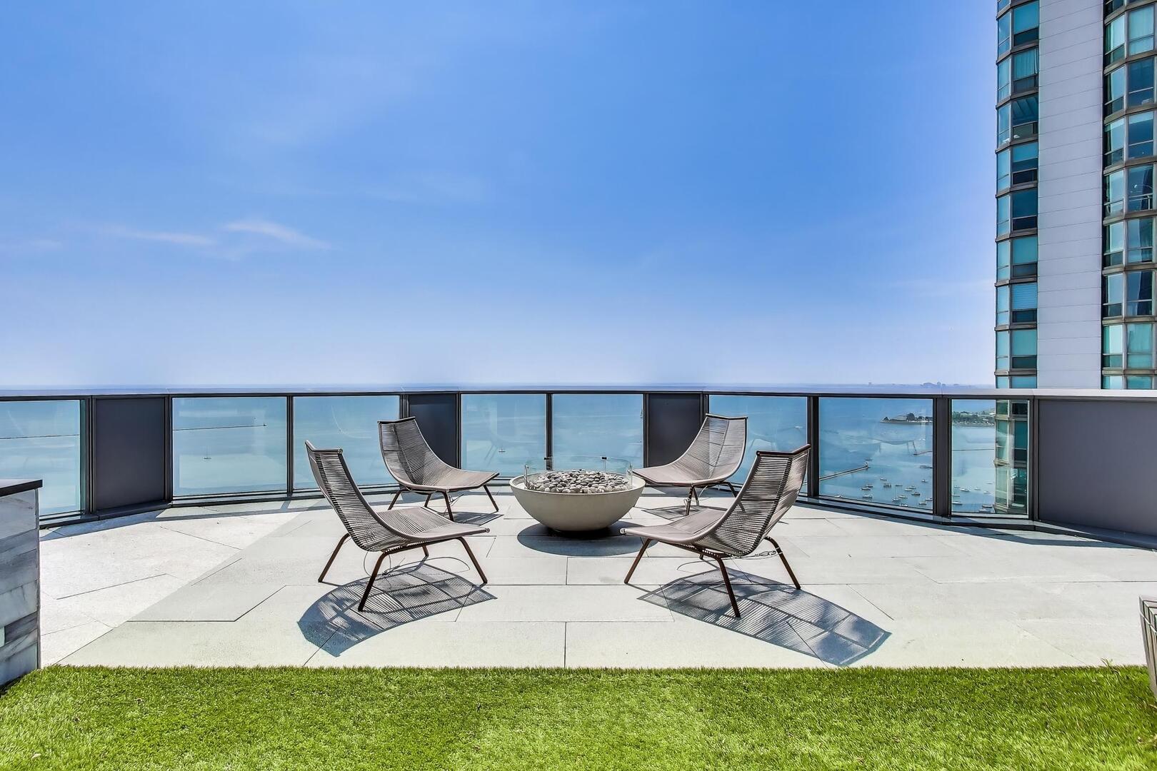 211 N Hbr Dr #TH01 Chicago, IL 60601