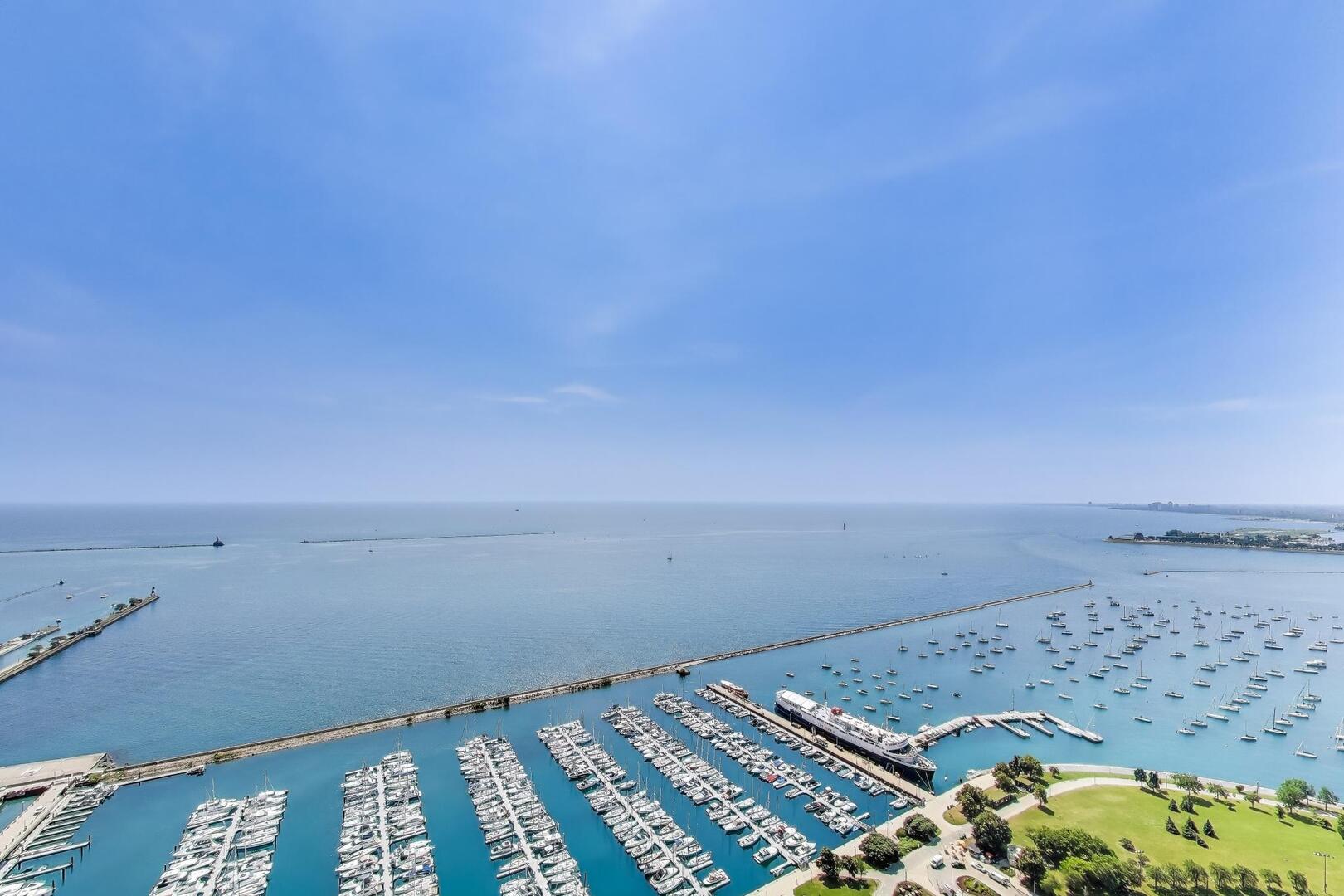 211 N Hbr Dr #TH01 Chicago, IL 60601