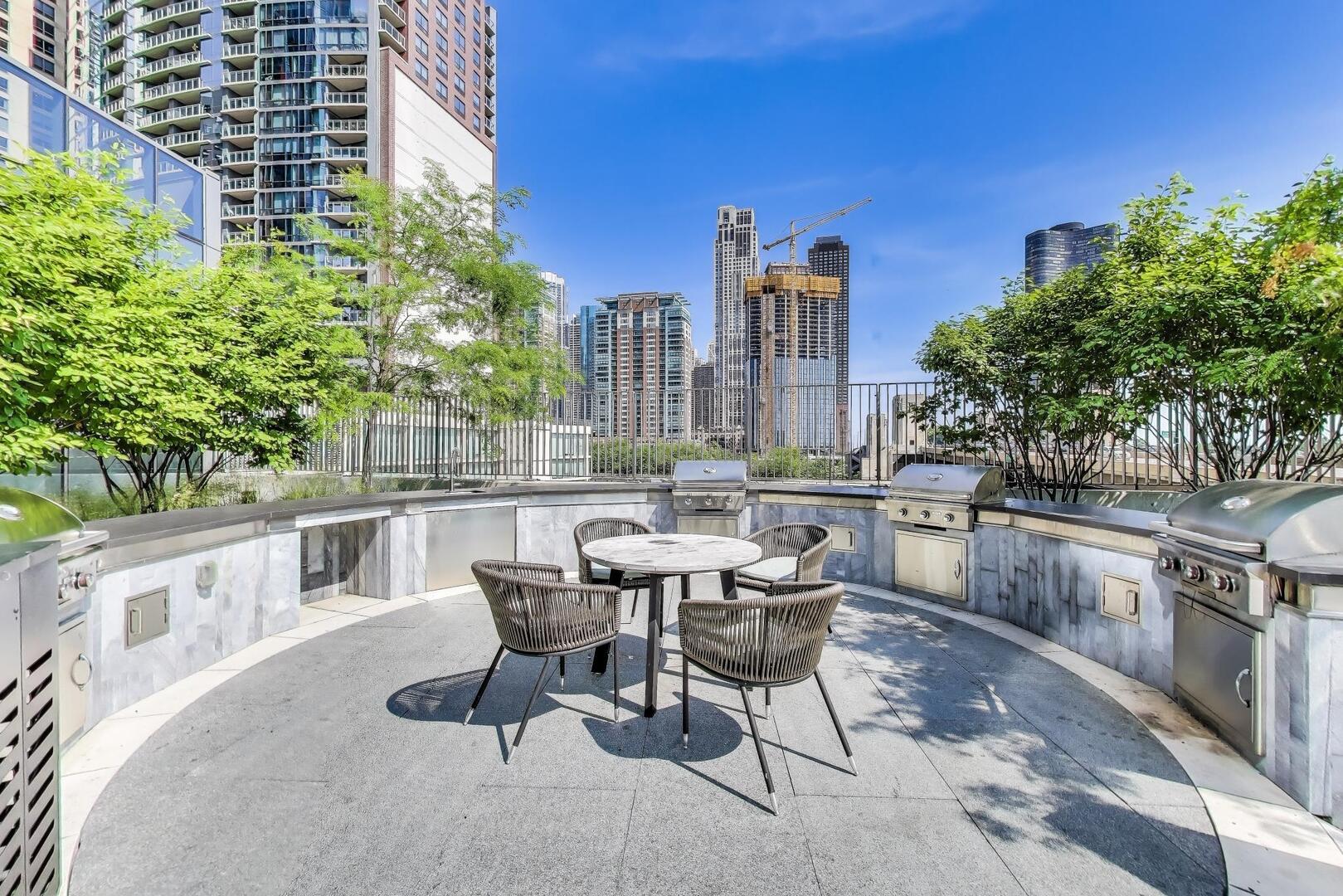 211 N Hbr Dr #TH01 Chicago, IL 60601