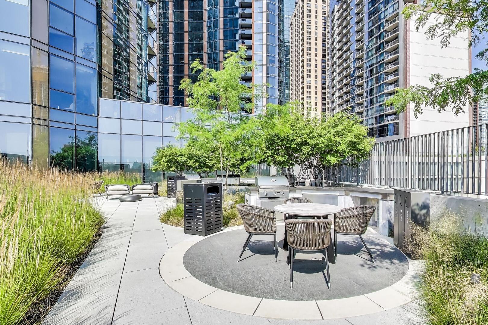 211 N Hbr Dr #TH01 Chicago, IL 60601