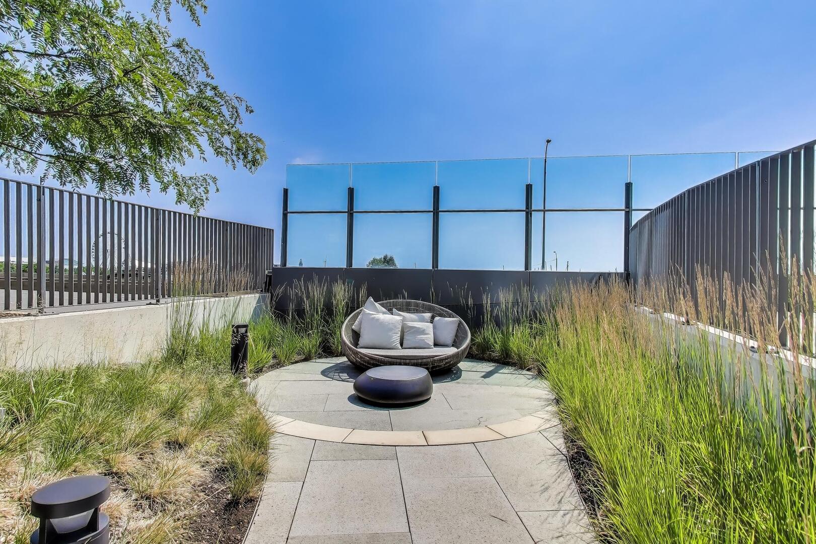 211 N Hbr Dr #TH01 Chicago, IL 60601