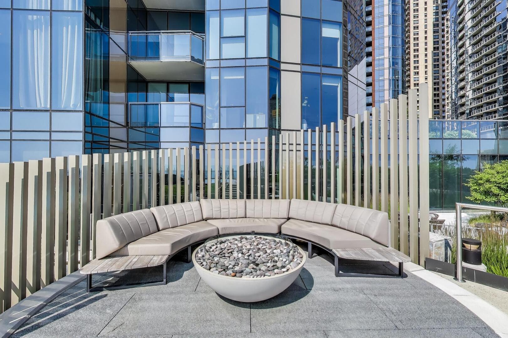 211 N Hbr Dr #TH01 Chicago, IL 60601