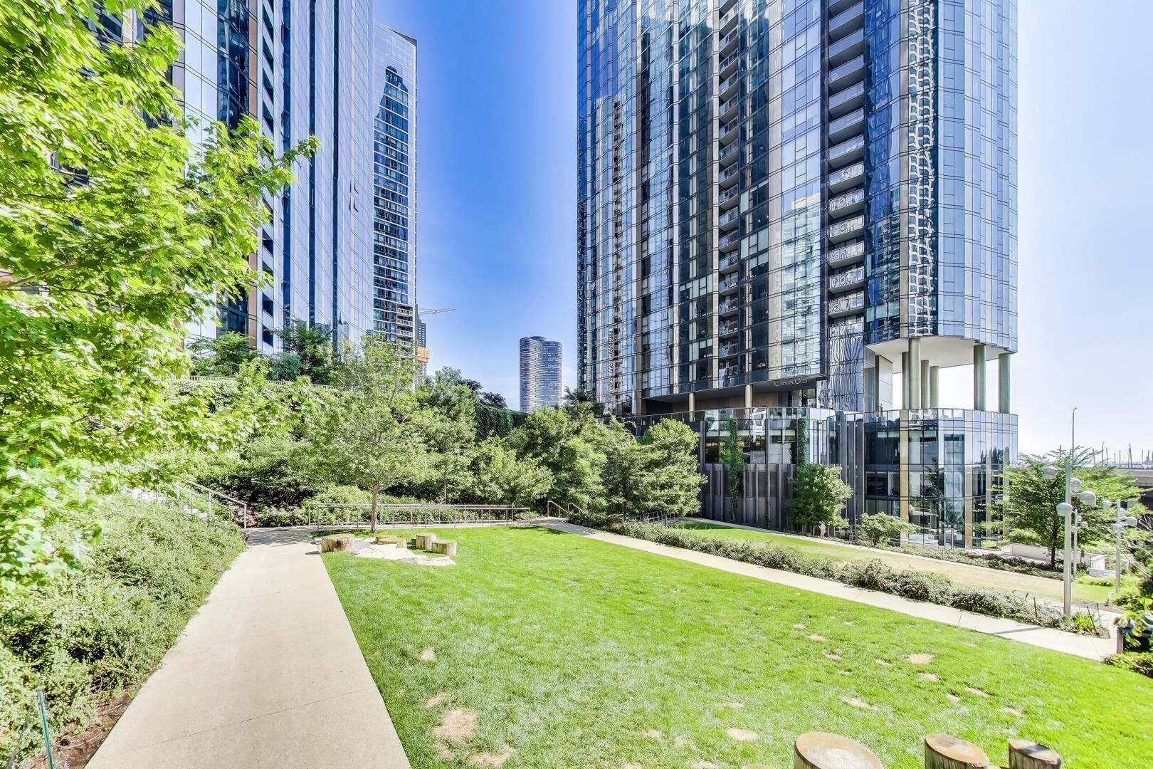 211 N Hbr Dr #TH01 Chicago, IL 60601