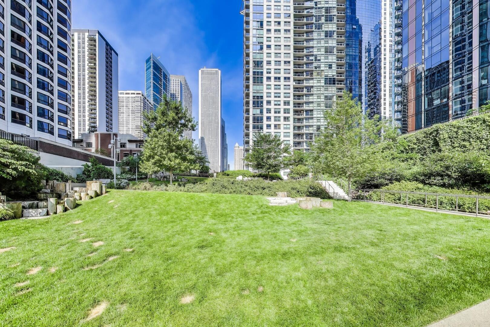 211 N Hbr Dr #TH01 Chicago, IL 60601