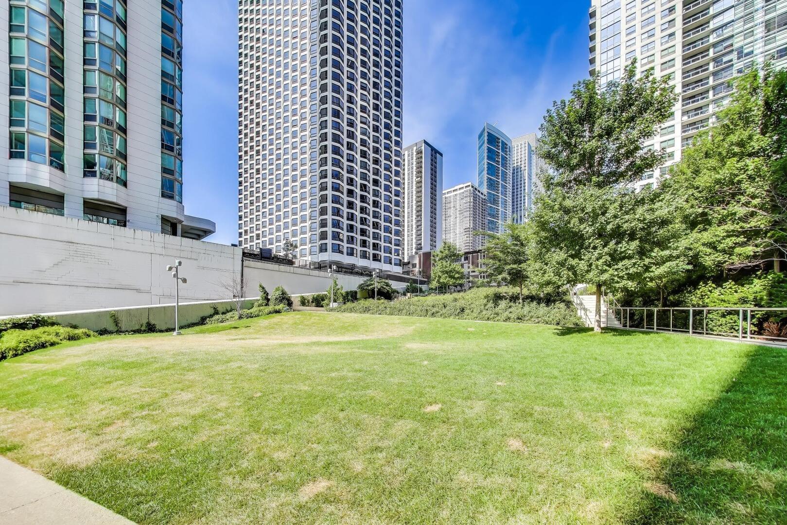 211 N Hbr Dr #TH01 Chicago, IL 60601