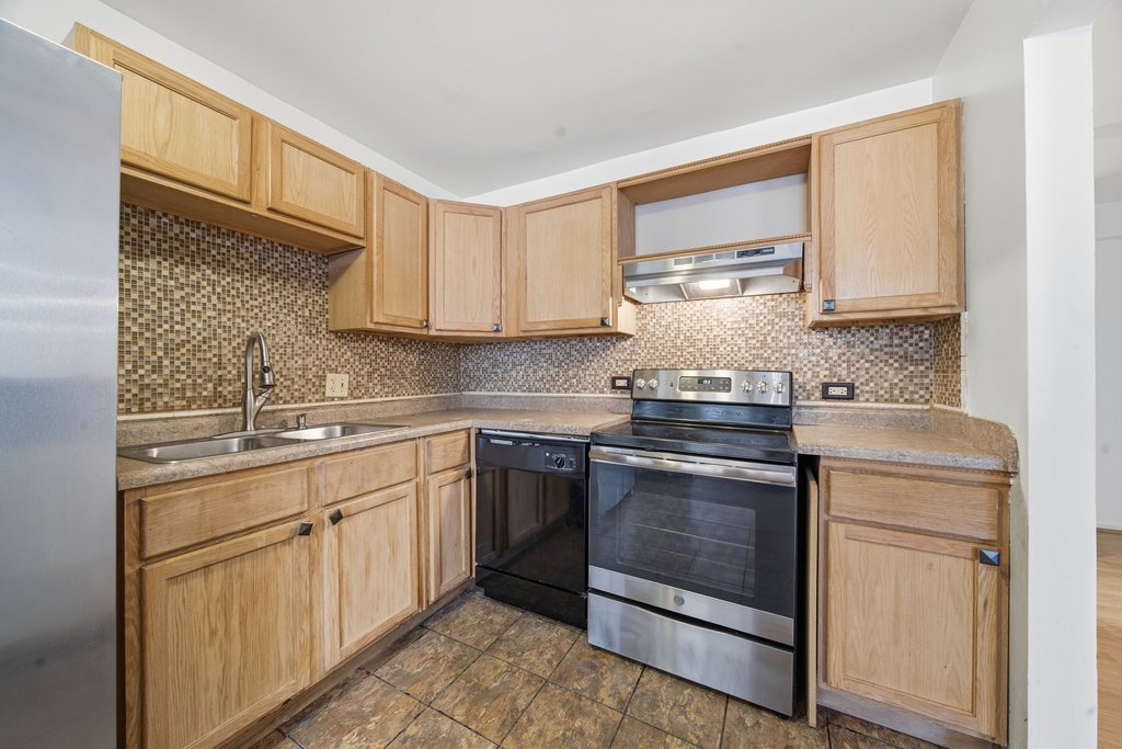 1100 Holbrook Rd #D Homewood, IL 60430