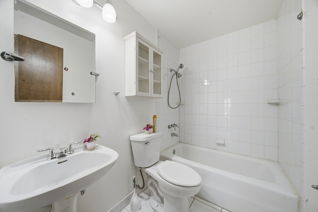 1100 Holbrook Rd #D Homewood, IL 60430