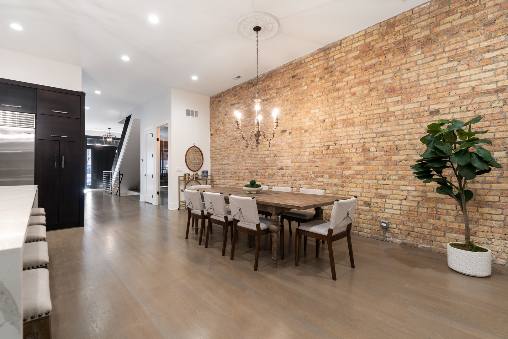 1246 W George St Chicago, IL 60657