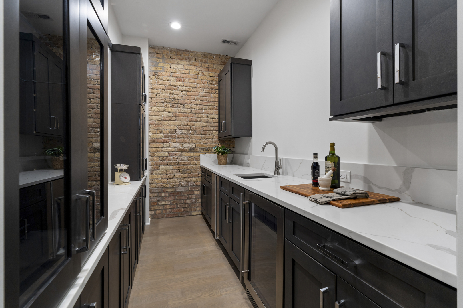 1246 W George St Chicago, IL 60657