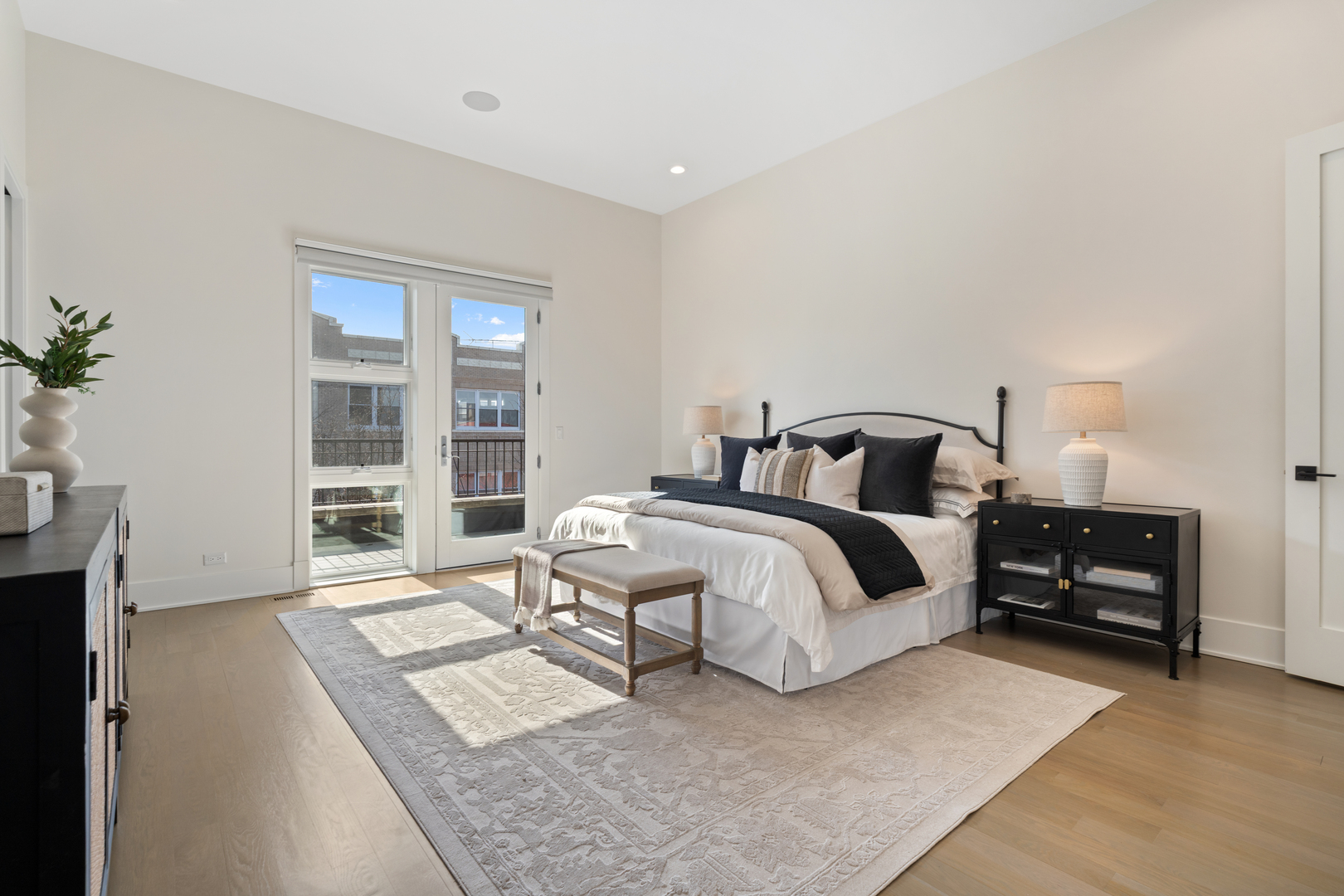 1246 W George St Chicago, IL 60657