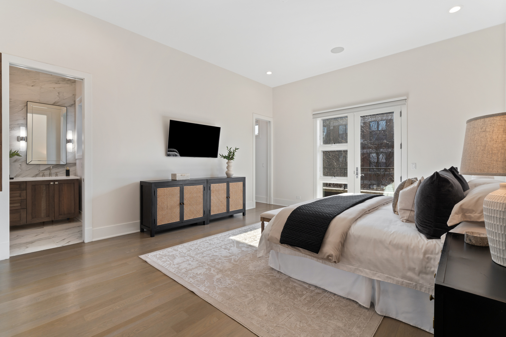 1246 W George St Chicago, IL 60657