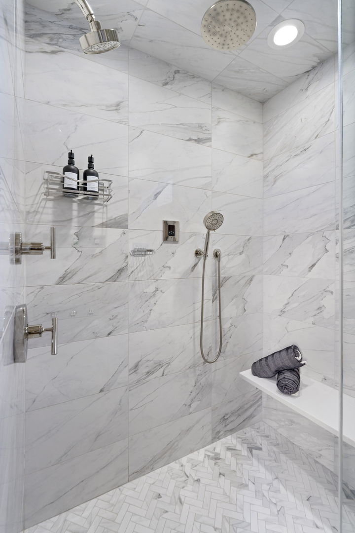 1246 W George St Chicago, IL 60657