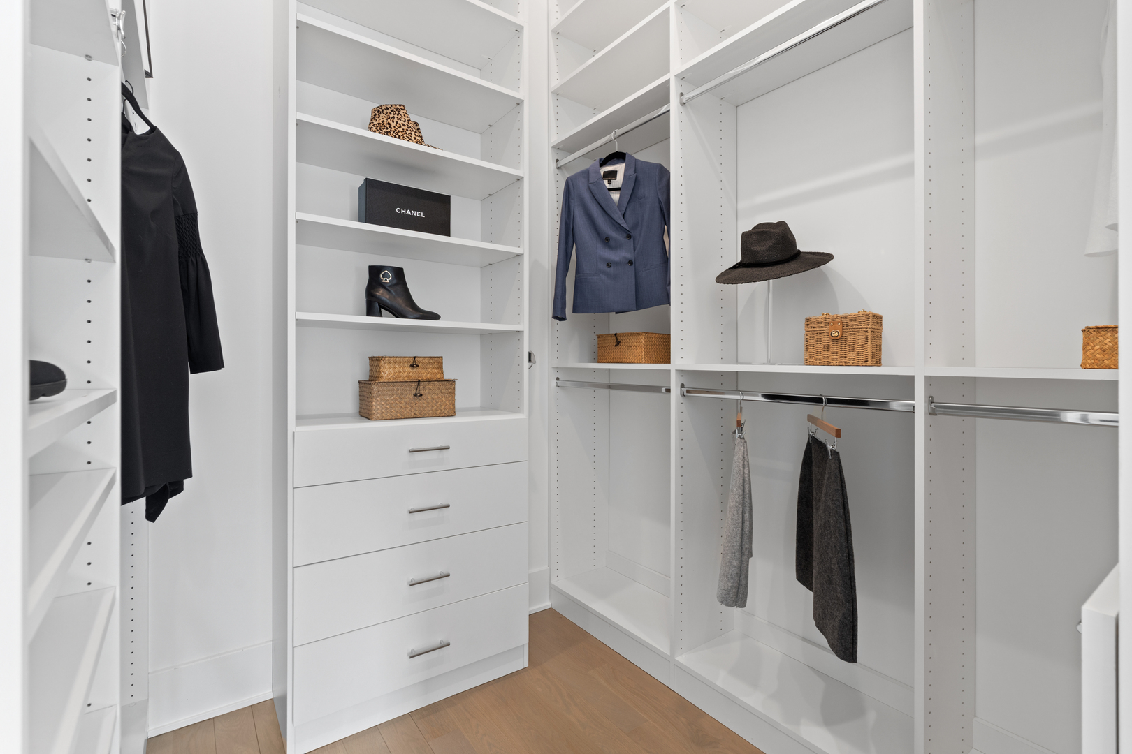 1246 W George St Chicago, IL 60657