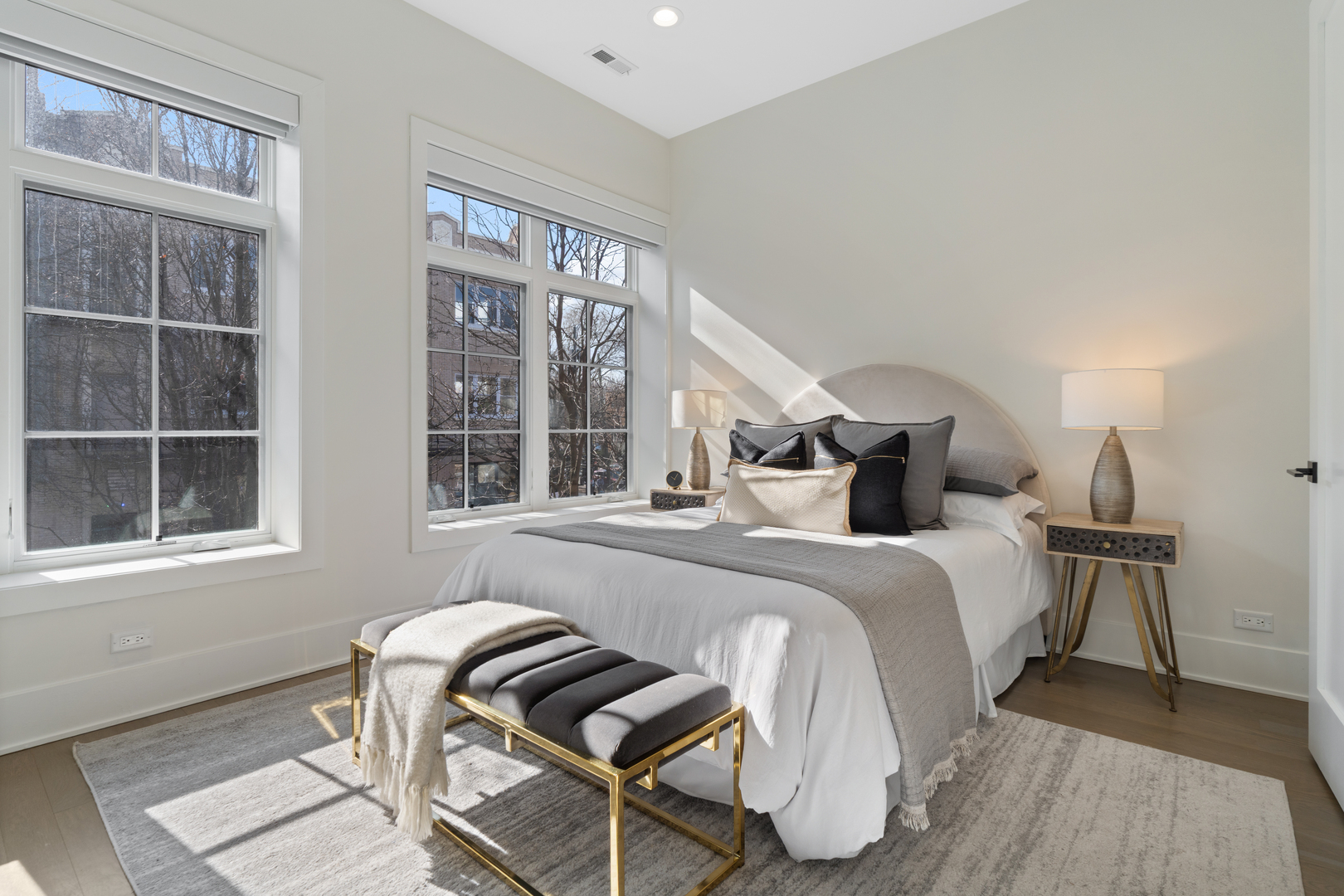 1246 W George St Chicago, IL 60657