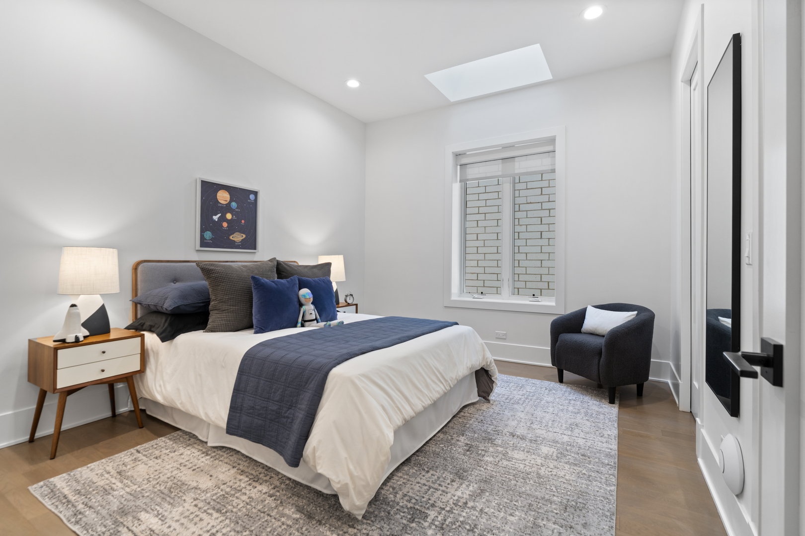 1246 W George St Chicago, IL 60657