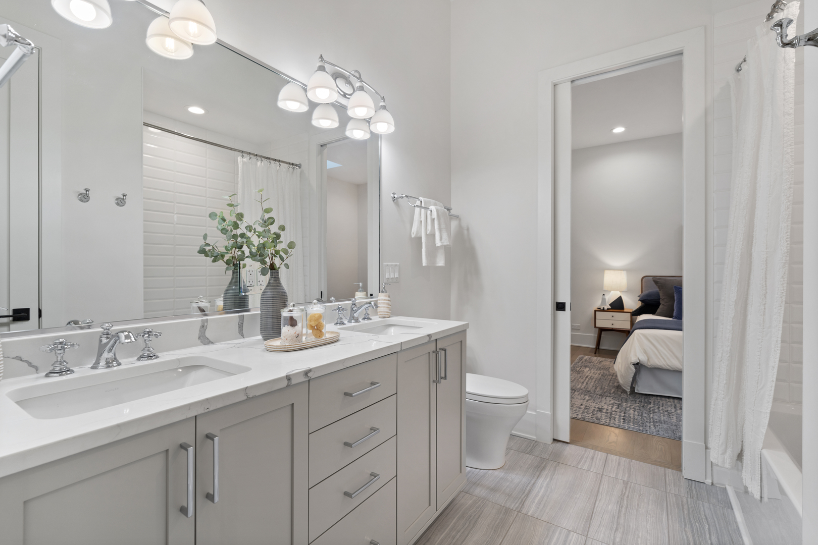 1246 W George St Chicago, IL 60657