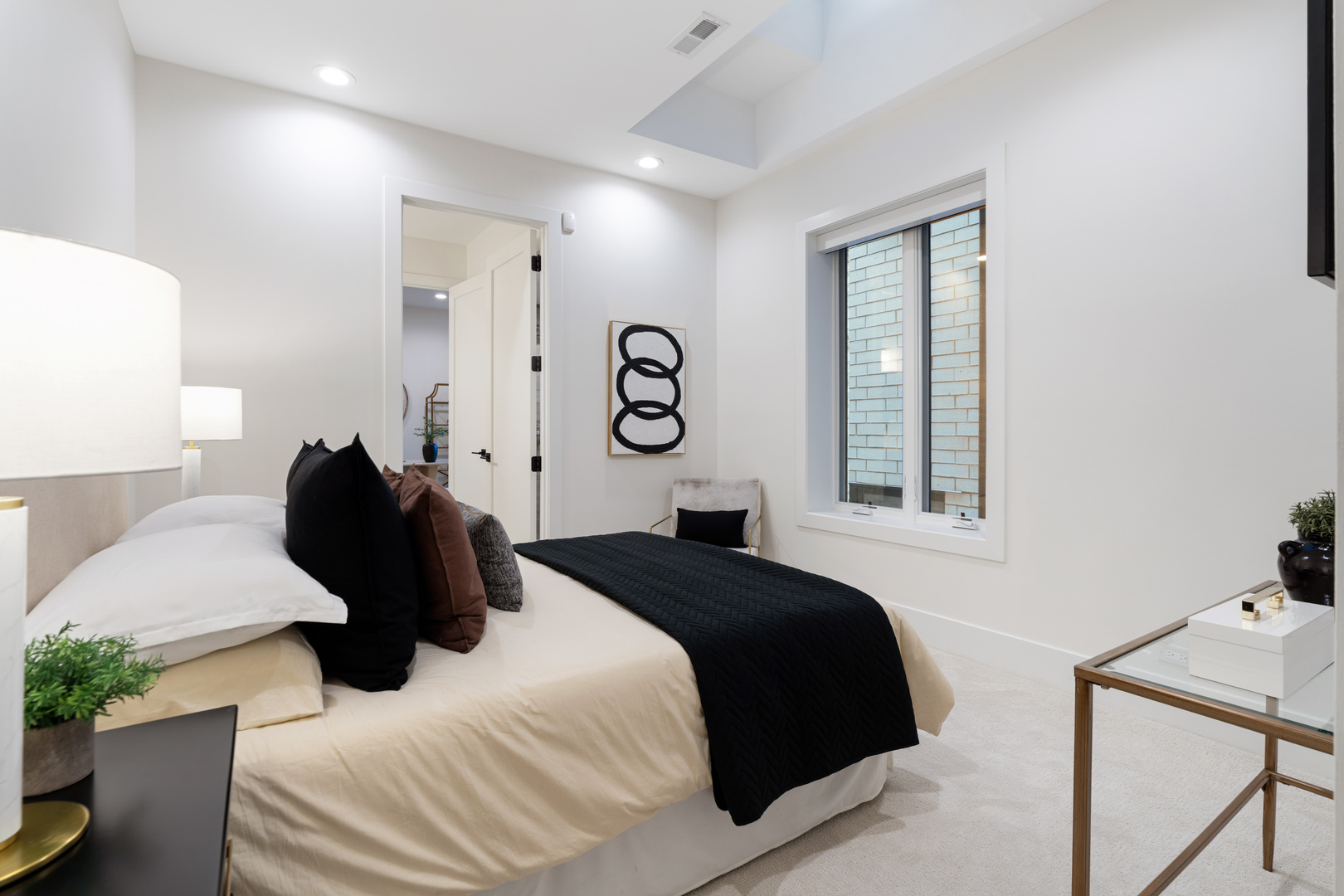 1246 W George St Chicago, IL 60657