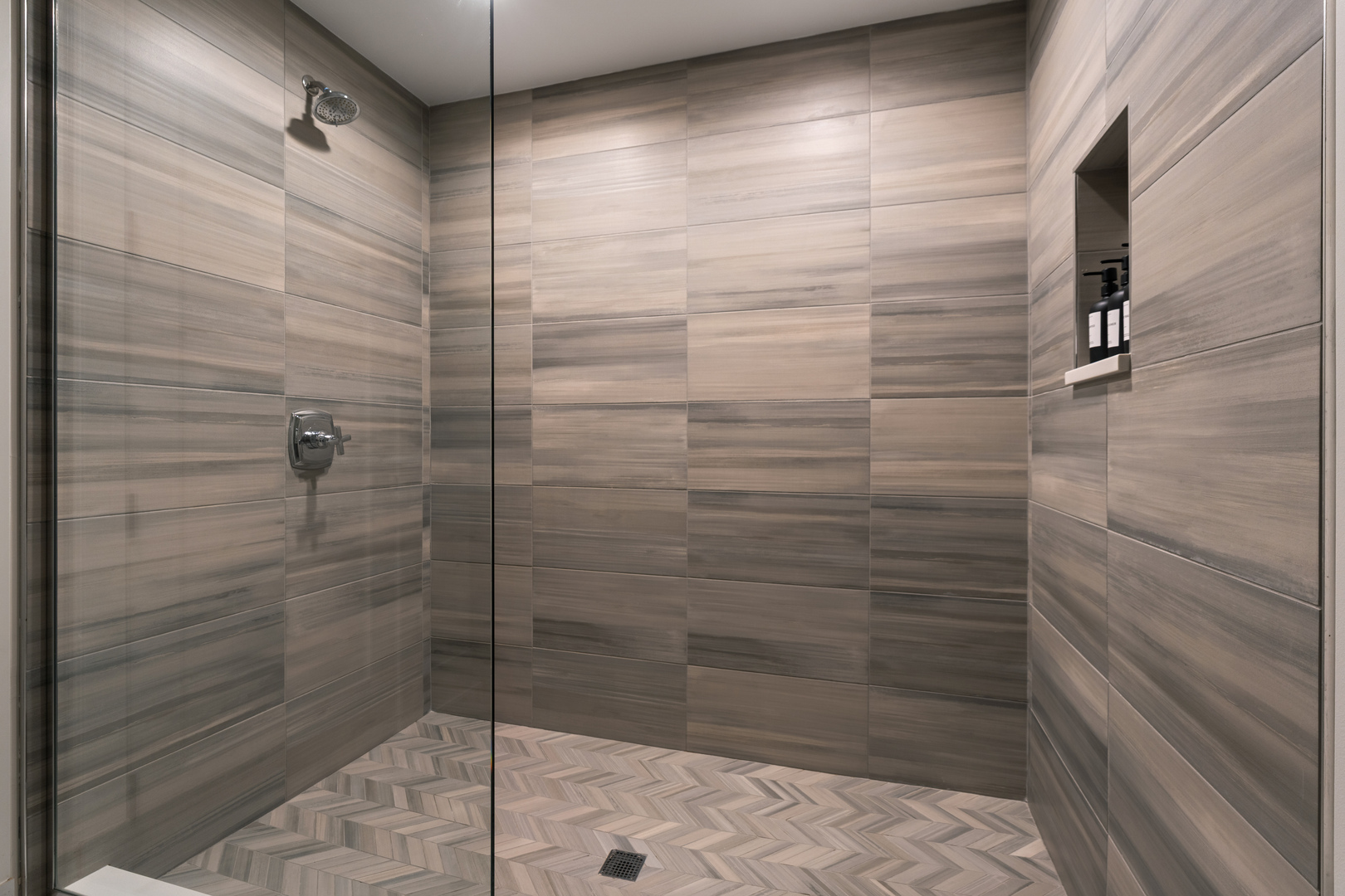 1246 W George St Chicago, IL 60657