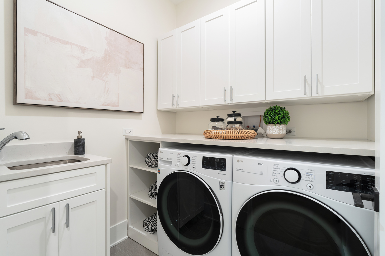 1246 W George St Chicago, IL 60657