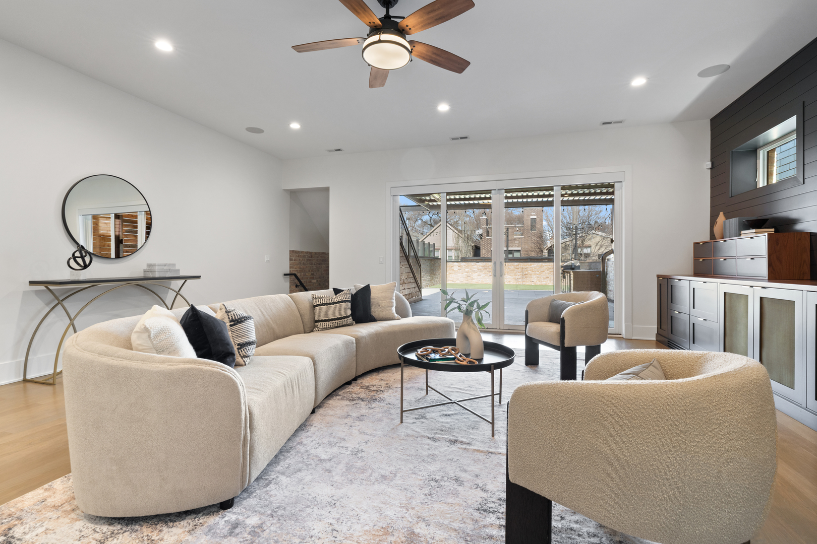 1246 W George St Chicago, IL 60657