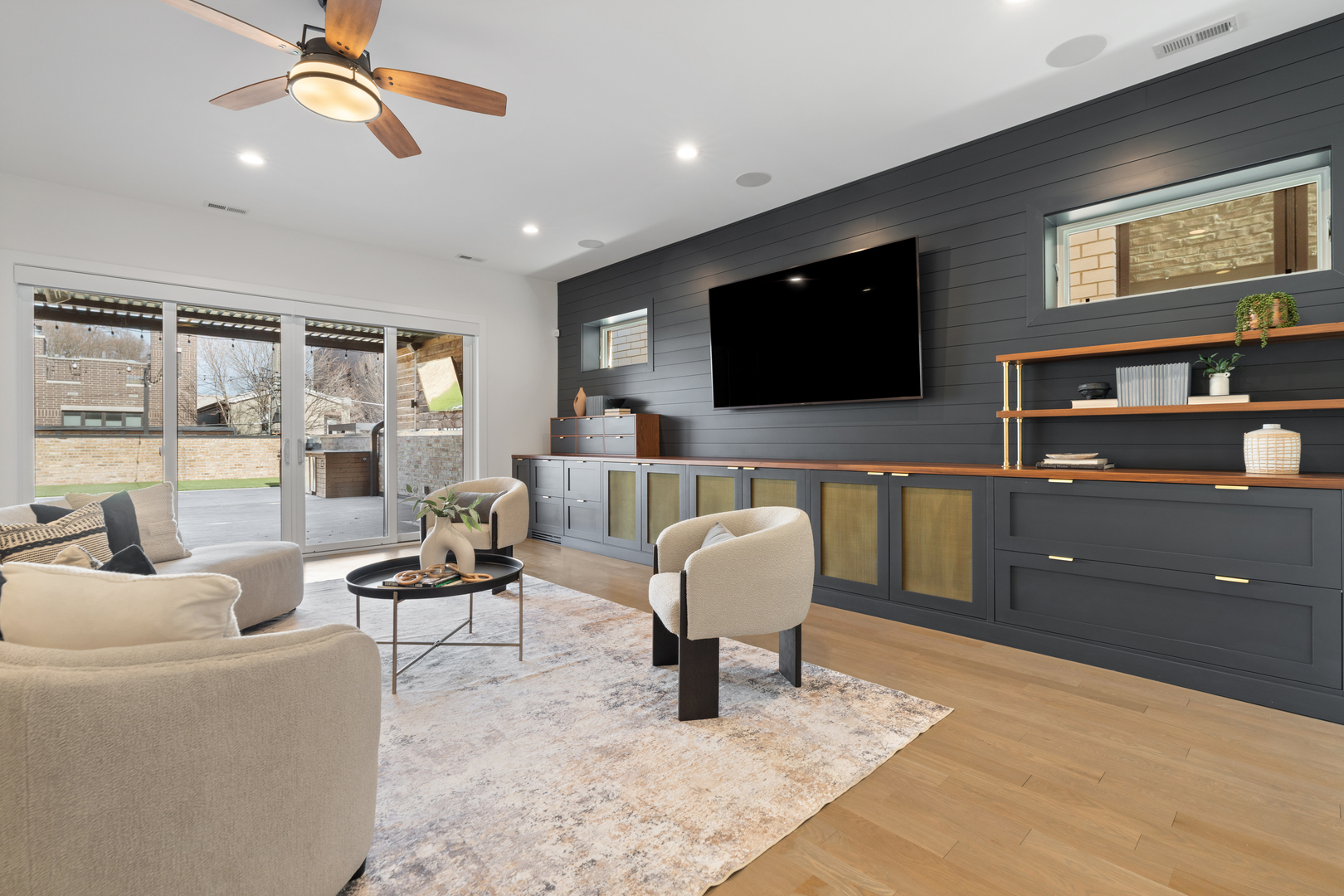 1246 W George St Chicago, IL 60657