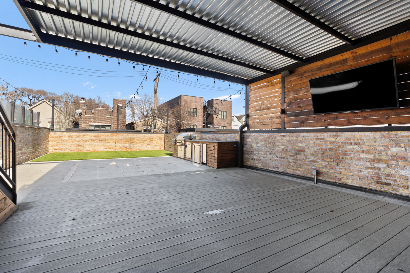 1246 W George St Chicago, IL 60657