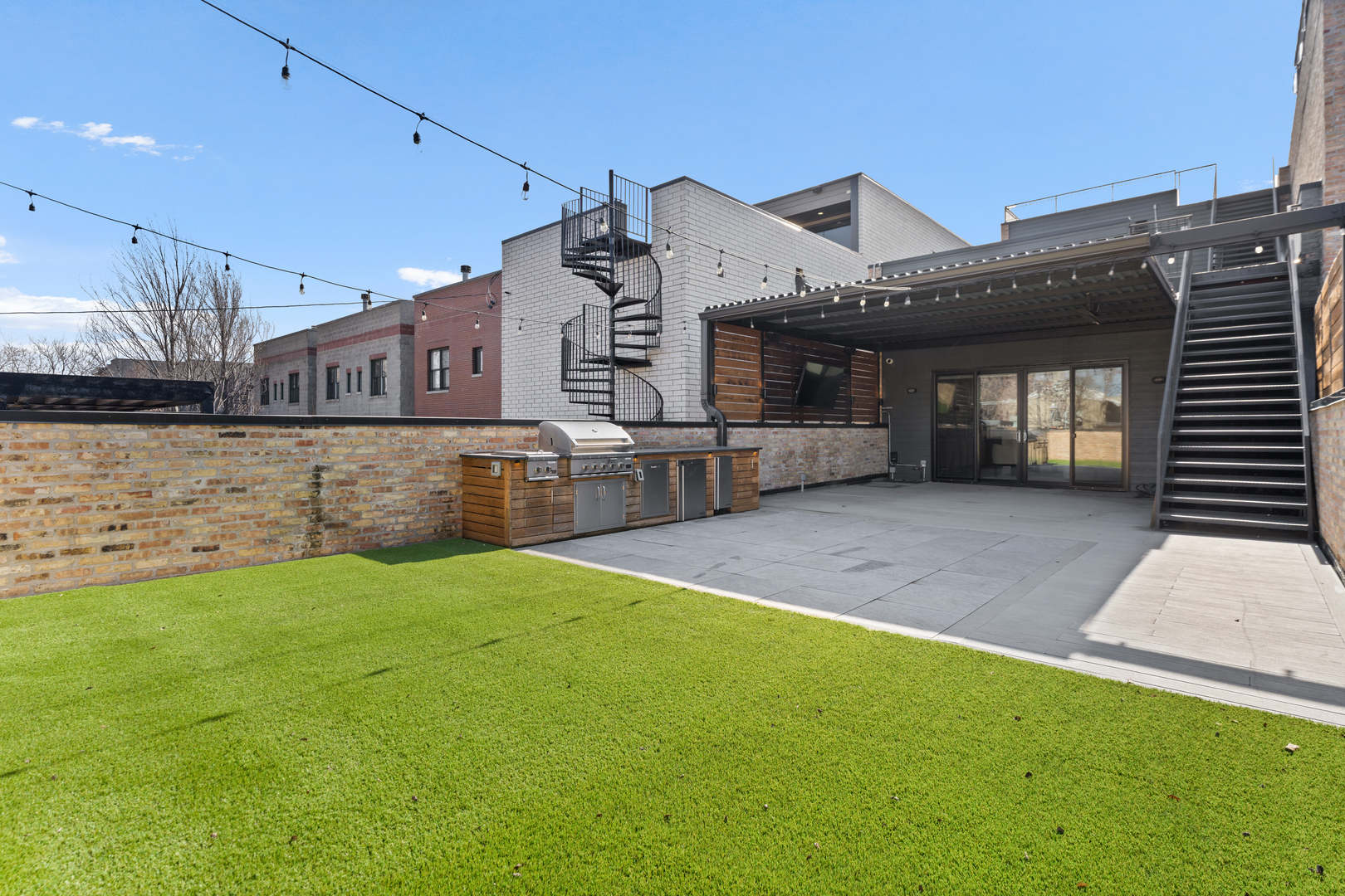 1246 W George St Chicago, IL 60657