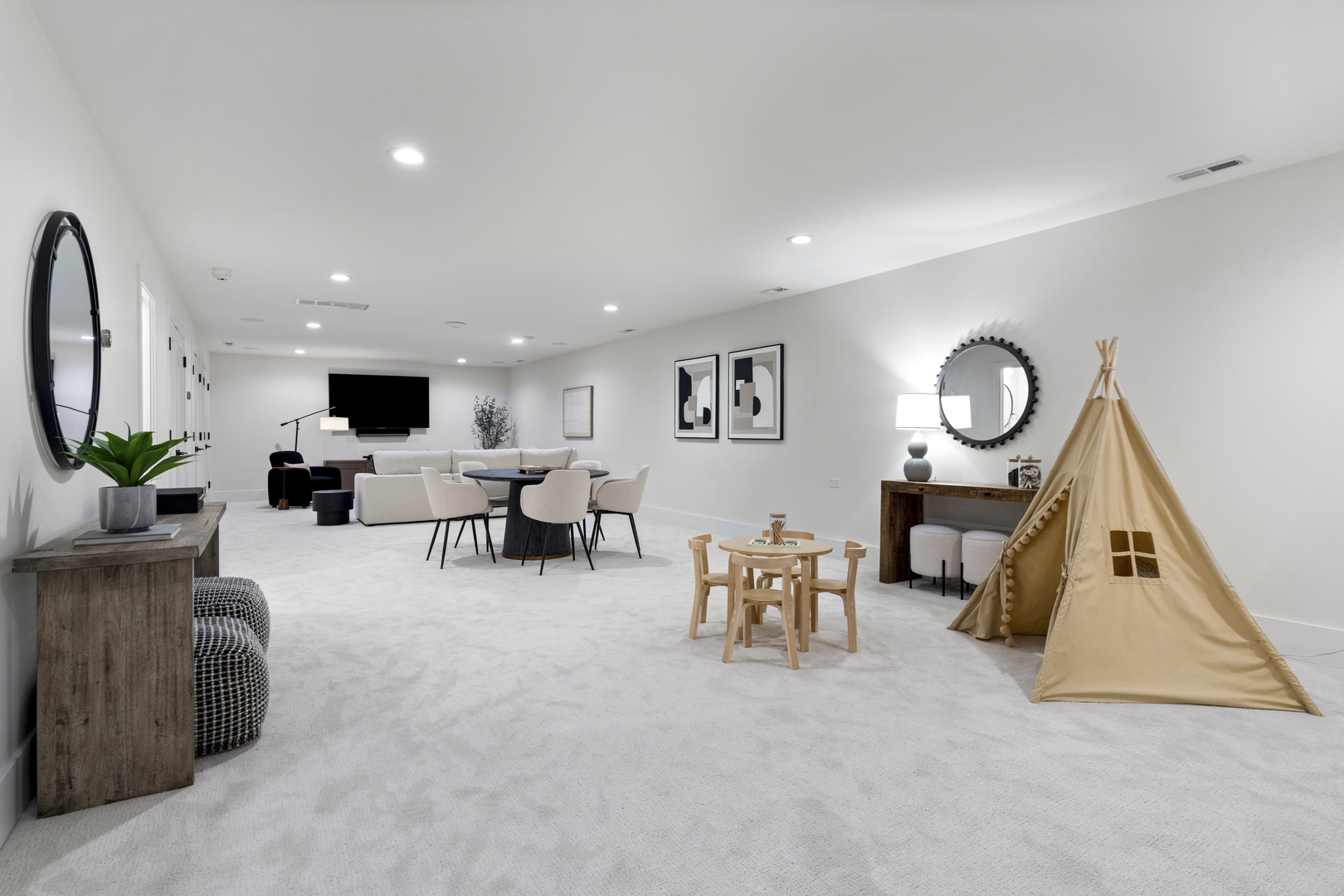 1246 W George St Chicago, IL 60657