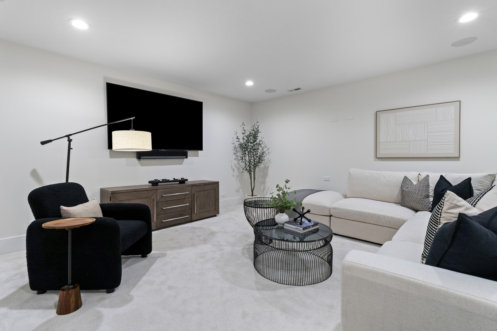 1246 W George St Chicago, IL 60657