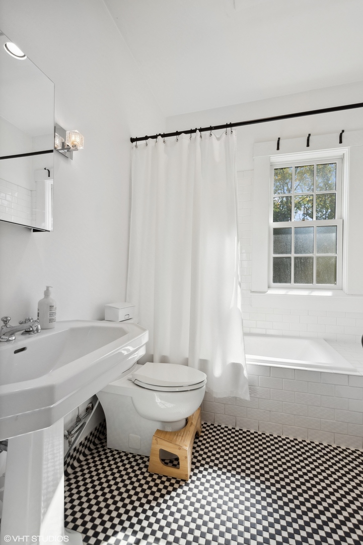 2635 Poplar Ave Evanston, IL 60201