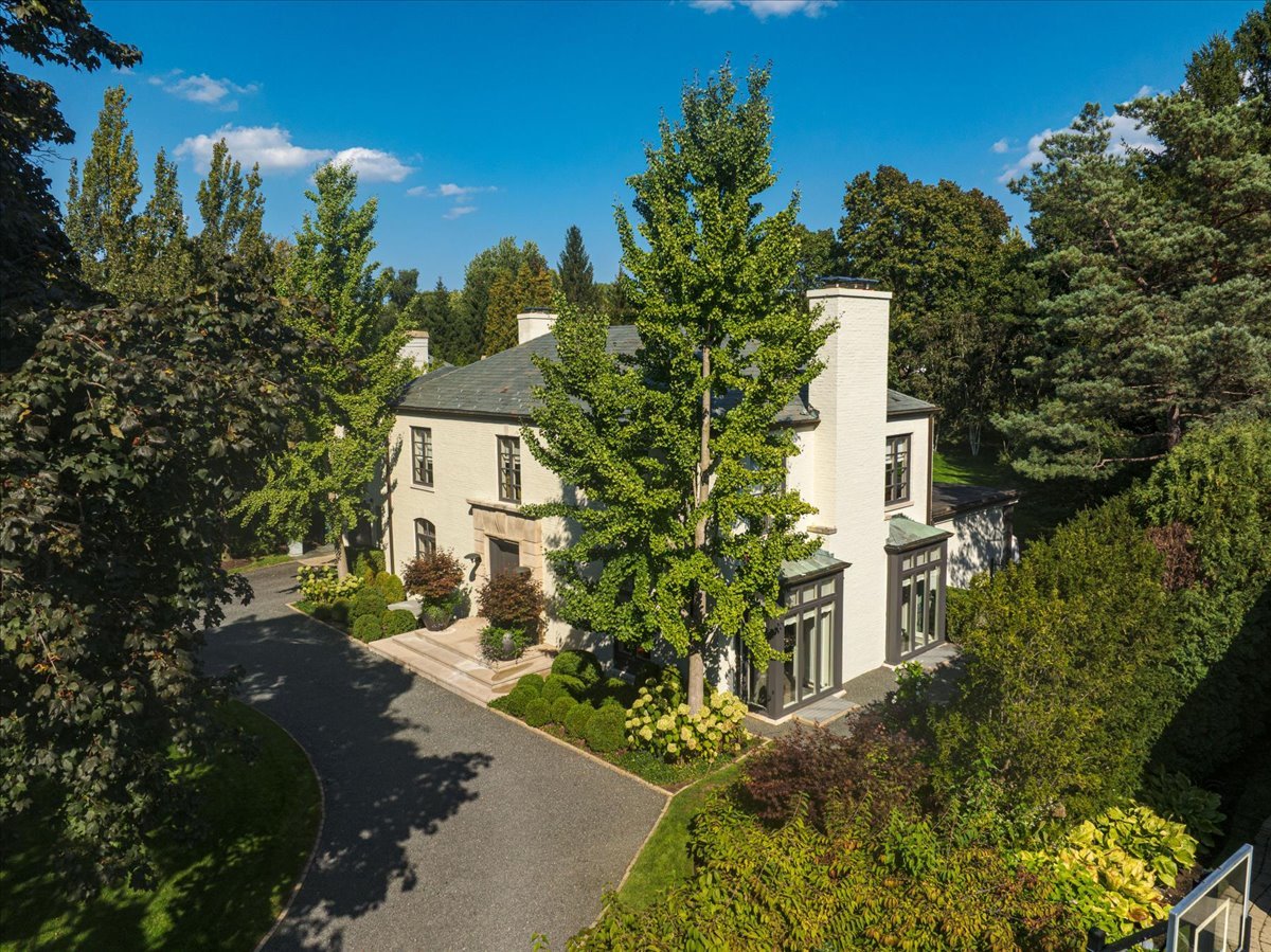 1106 Seneca Rd Wilmette, IL 60091