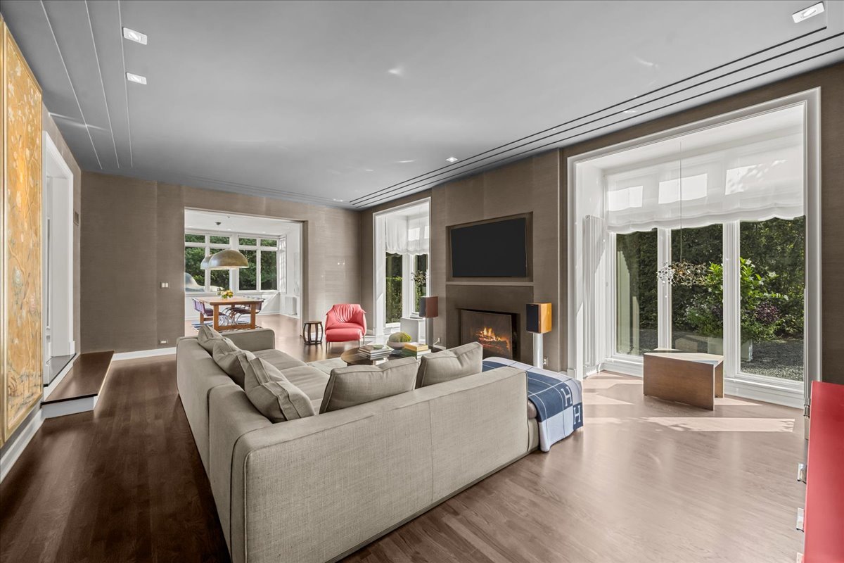 1106 Seneca Rd Wilmette, IL 60091