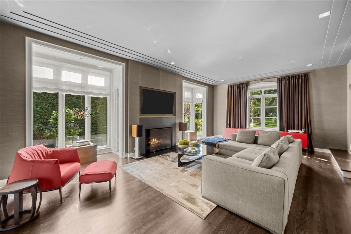 1106 Seneca Rd Wilmette, IL 60091