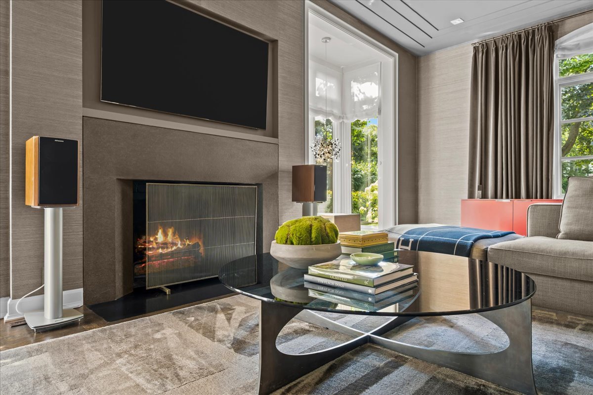 1106 Seneca Rd Wilmette, IL 60091