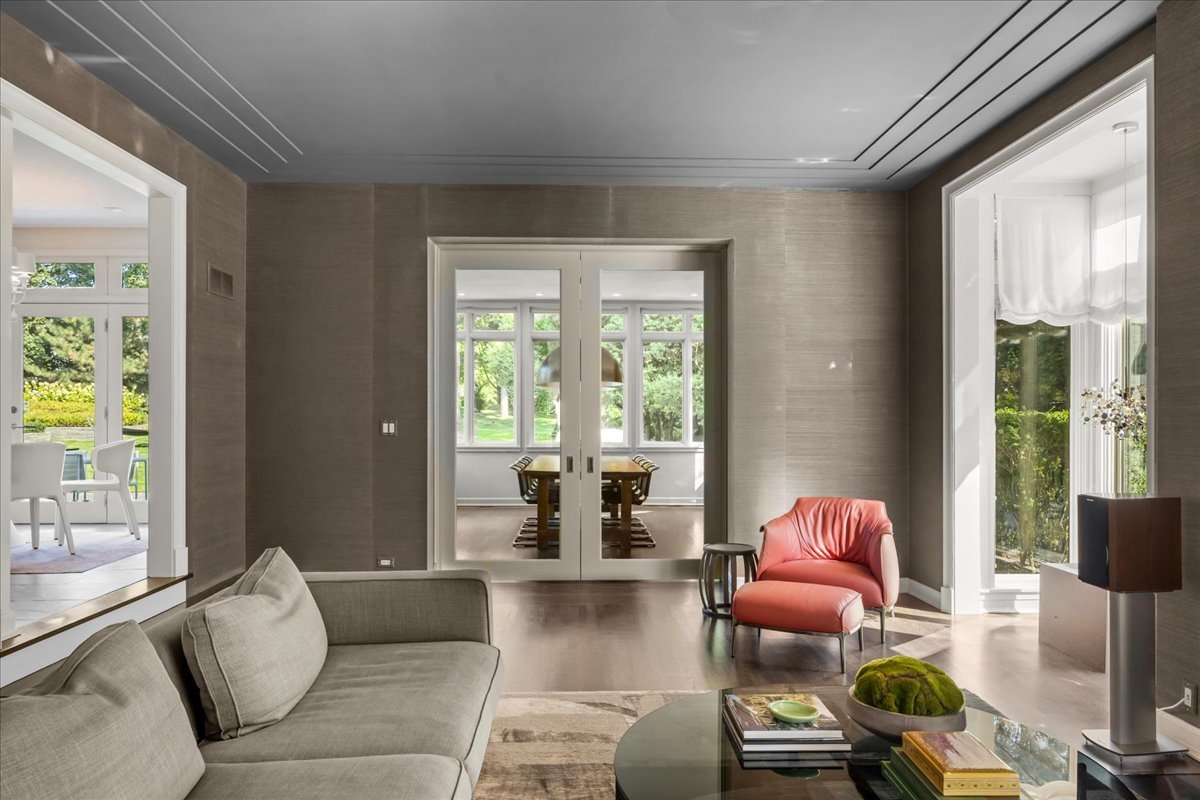 1106 Seneca Rd Wilmette, IL 60091