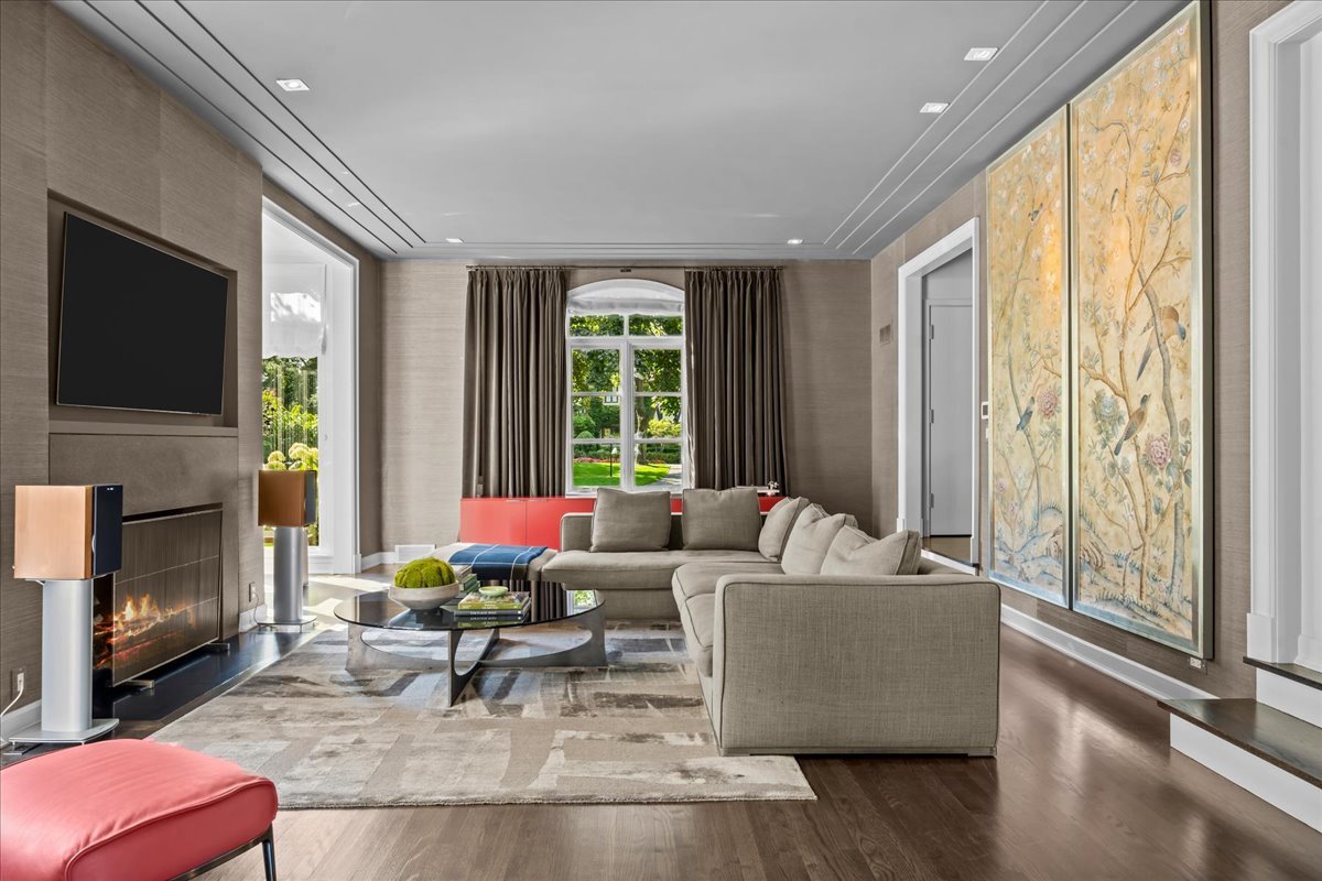 1106 Seneca Rd Wilmette, IL 60091