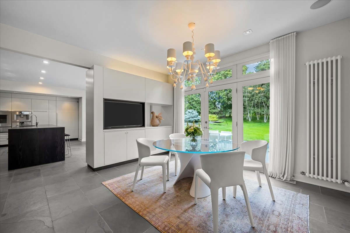 1106 Seneca Rd Wilmette, IL 60091