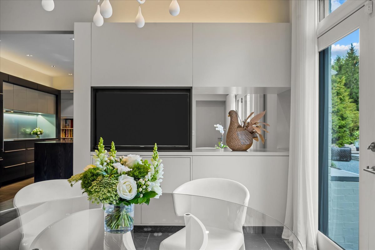 1106 Seneca Rd Wilmette, IL 60091