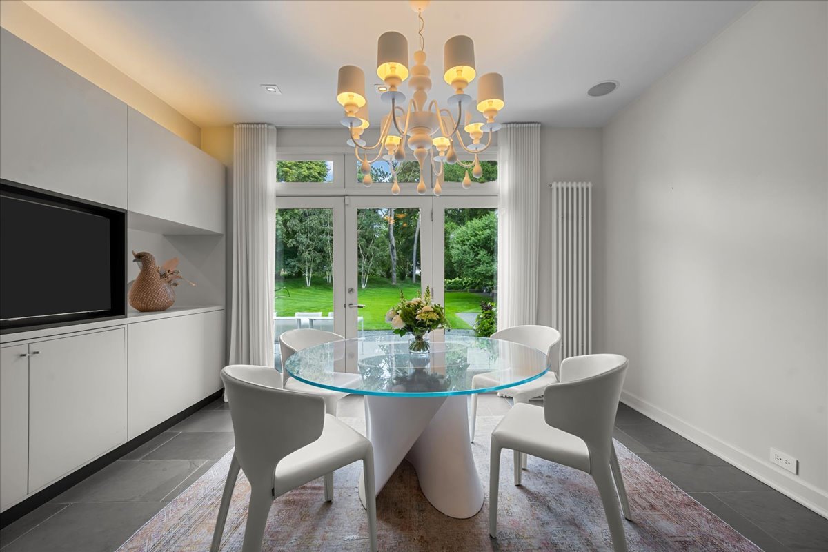 1106 Seneca Rd Wilmette, IL 60091