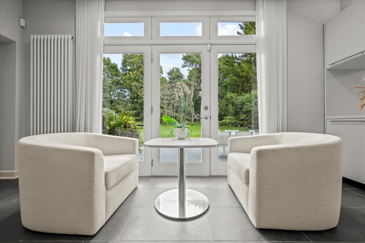 1106 Seneca Rd Wilmette, IL 60091