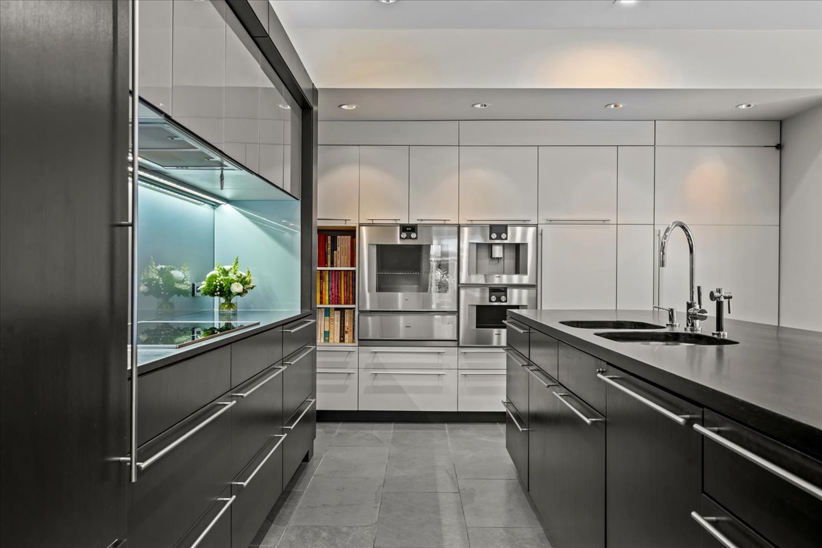 1106 Seneca Rd Wilmette, IL 60091