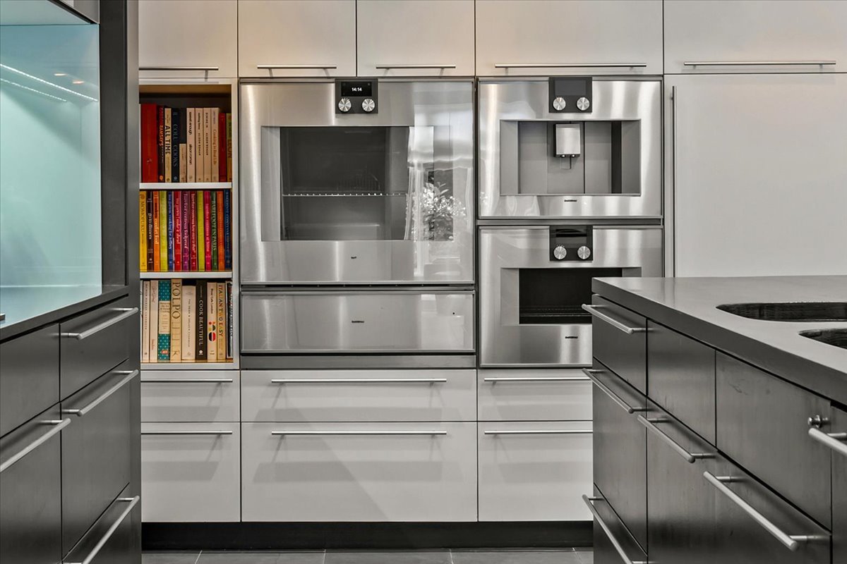 1106 Seneca Rd Wilmette, IL 60091